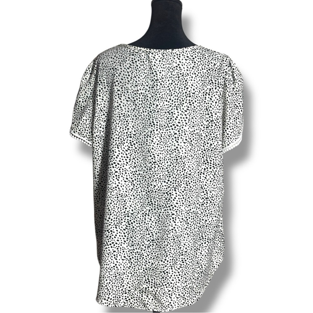 Fashion Women Large Black & White Speckle Print Short Sleeve White Trim Blouse - Picture 6 of 16